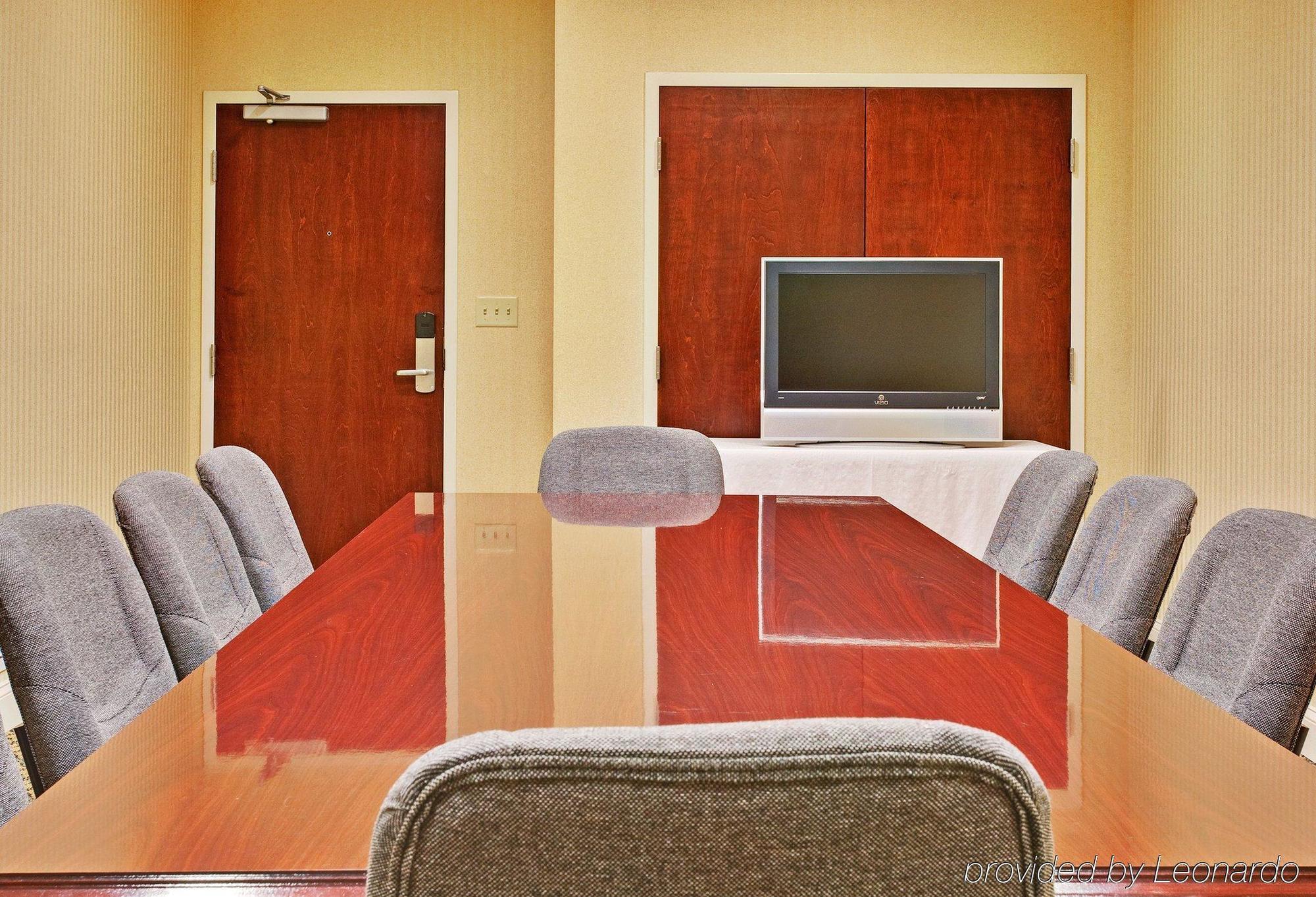 Holiday Inn Express & Suites Dyersburg, An Ihg Hotel Facilities photo