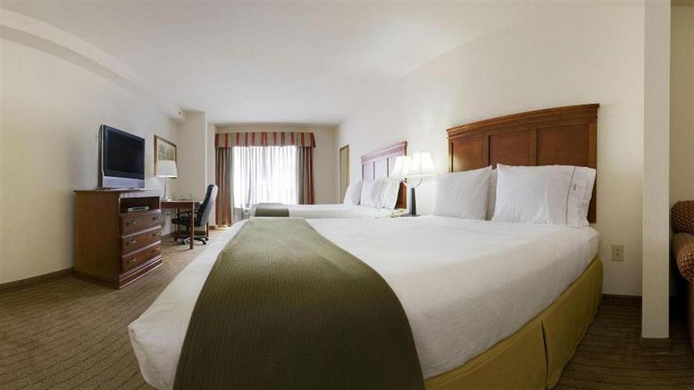Holiday Inn Express & Suites Dyersburg, An Ihg Hotel Exterior photo